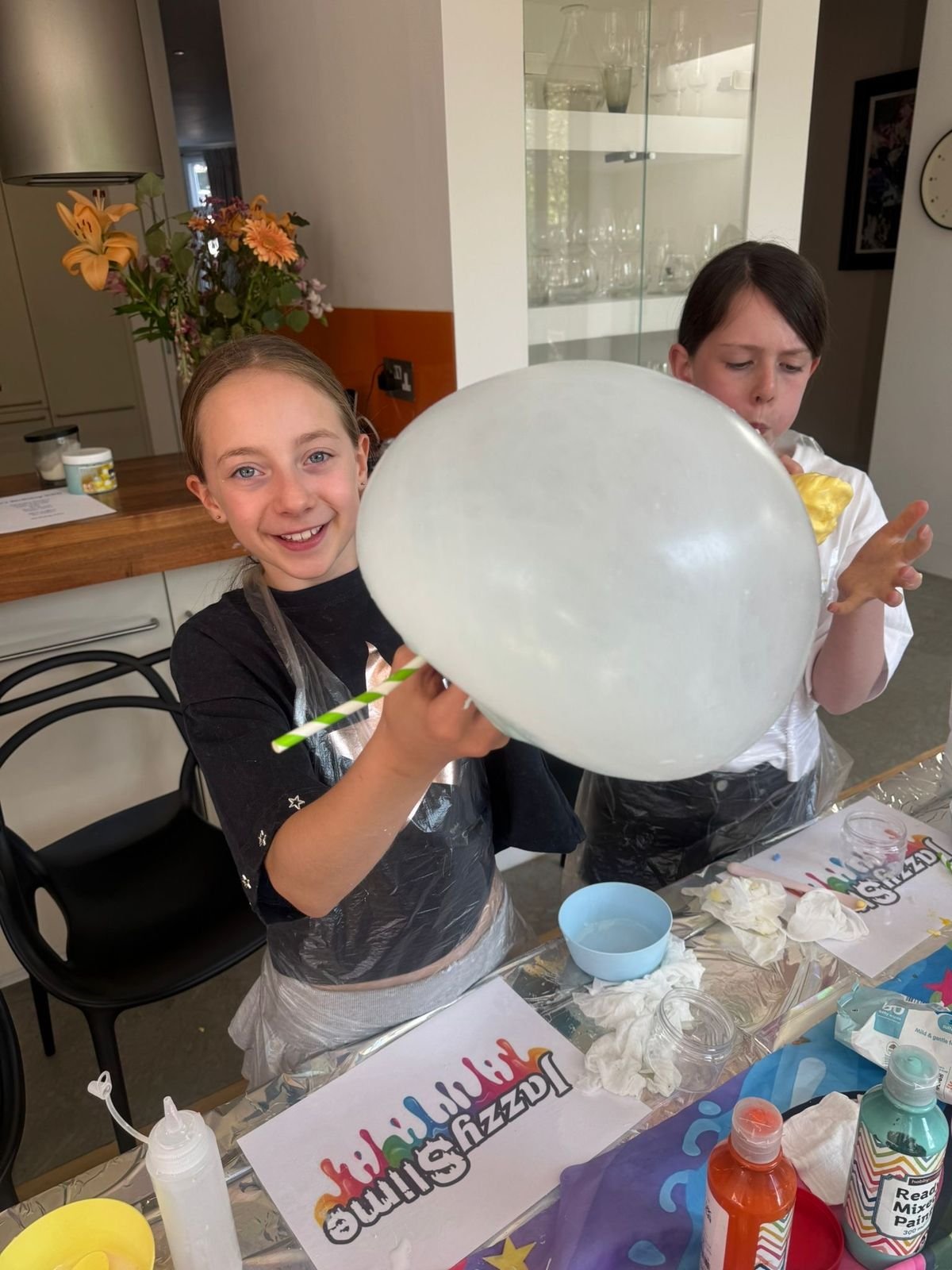 A real moment of slime-making fun at a Jazzy Slime party (4)