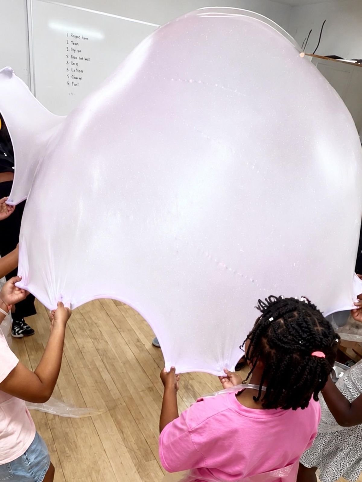 The gigantic slime bubble WOW moment at a Jazzy Slime Ultimate party